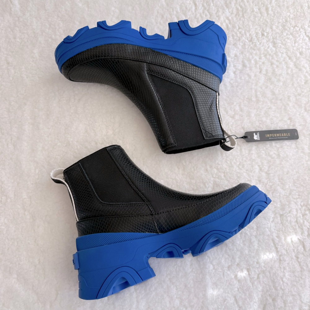 Sorel Blue and Black Winter Boots with Rugged Sole